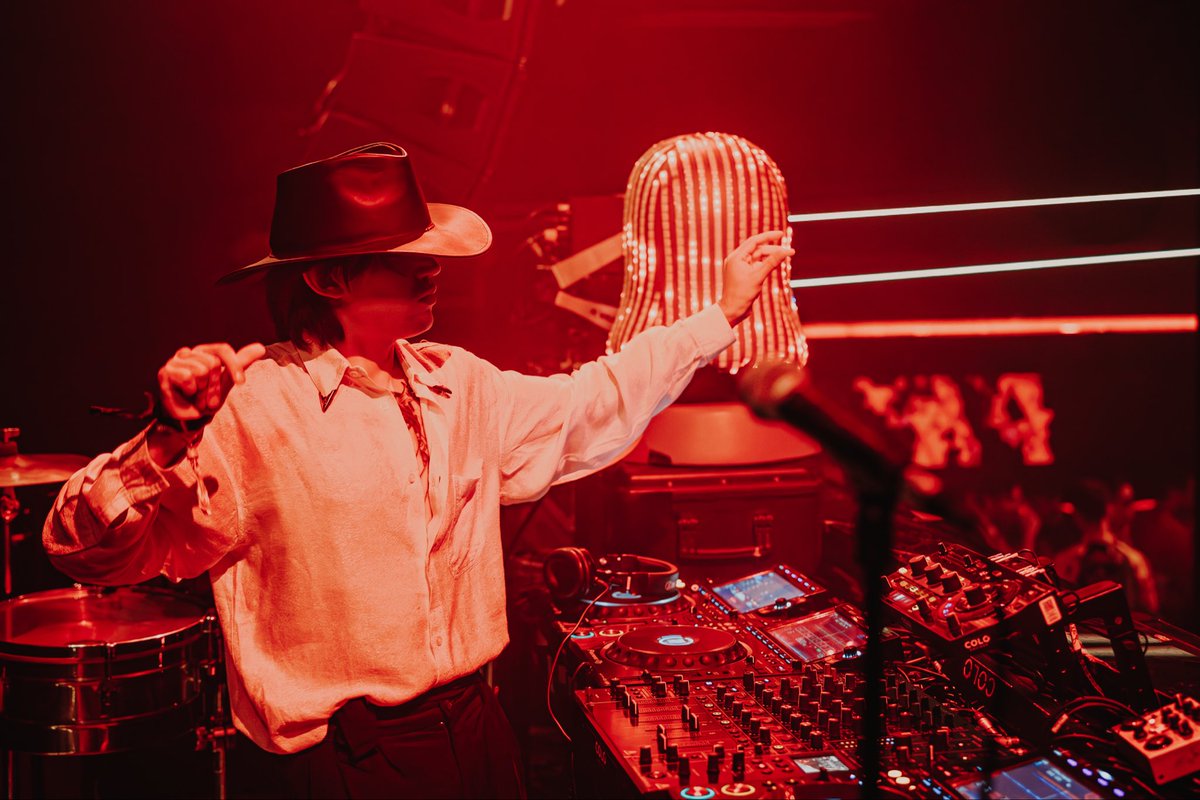 rAAVE 👻 tweet media