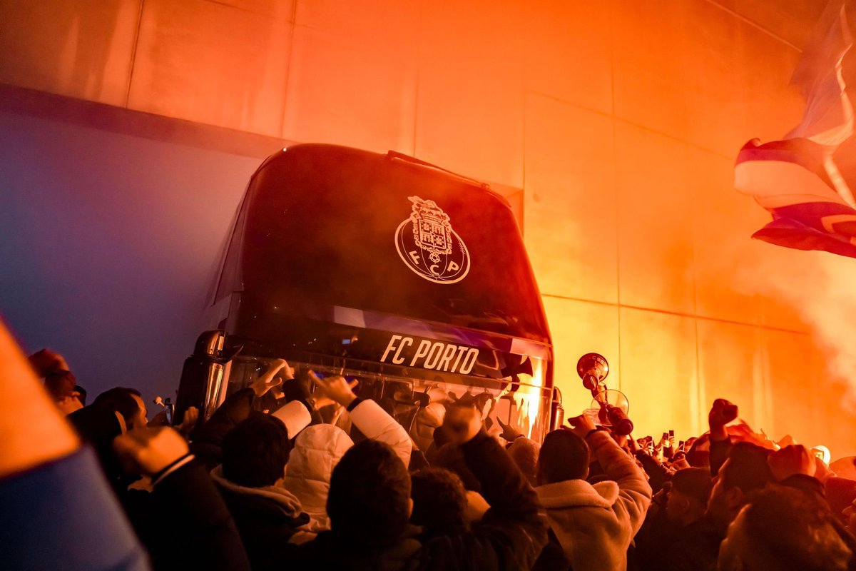 FCPorto's tweet photo. Na unidade nasce a nossa força 💙

Destino? Tondela 💪🏽 https://t.co/dhZocdn3mM