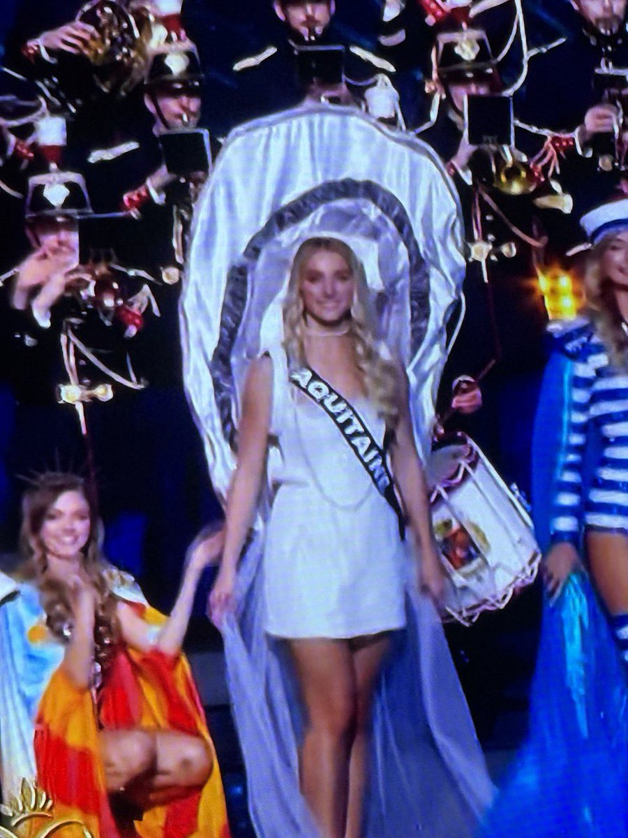 Désolé Miss Aquitaine mais je vois une serviette hygiénique géante 😅
 #MissFrance2026