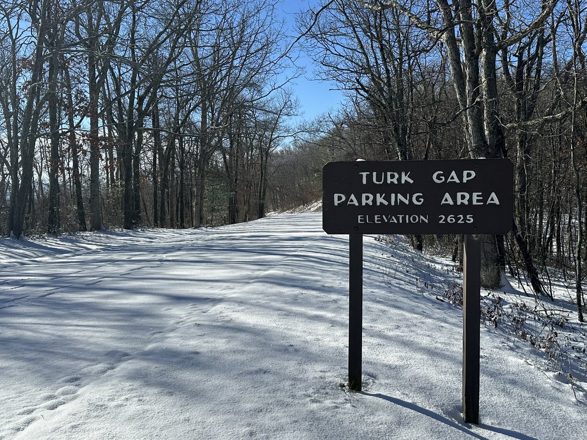 HikingLawyer's tweet image. Taking advantage of a closed Skyline Drive @ShenandoahNPS 

#winteradventure #hikemore