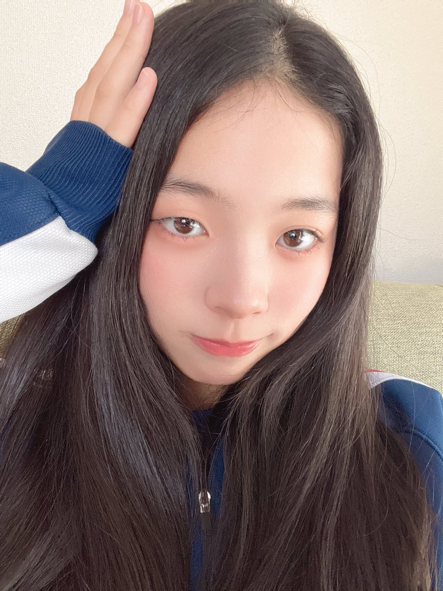yr_423's tweet photo. おはよ
6時半からミクチャで待ってます🍒🍫
#ミクチャ https://t.co/gjBS9gFje0