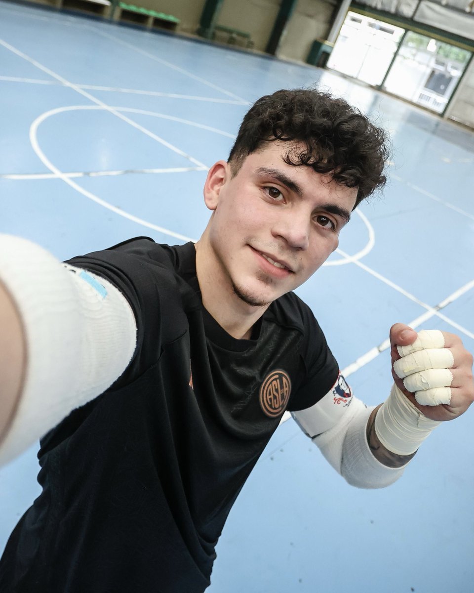 CASLAFutsal's tweet image. Y dale
y dale
dale San Lorenzo…💙❤️