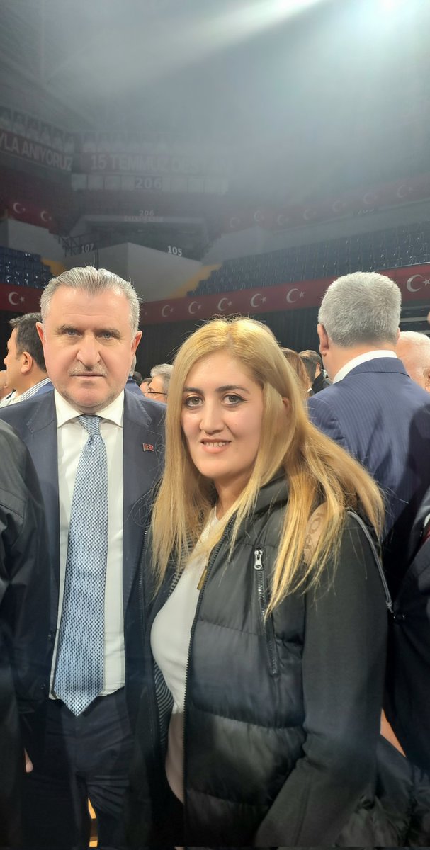 Gençlik ve Spor Bakanımız Sayın Dr. Osman Aşkın Bak'ın katılımları ile gerçekleşen sporun enleri ödül töreninden. 
Sizinle aynı ortamda bulunmak ve kısa da olsa sohbet etmek benim için değerli bir andı. 
İlginiz için çok teşekkür ediyorum.