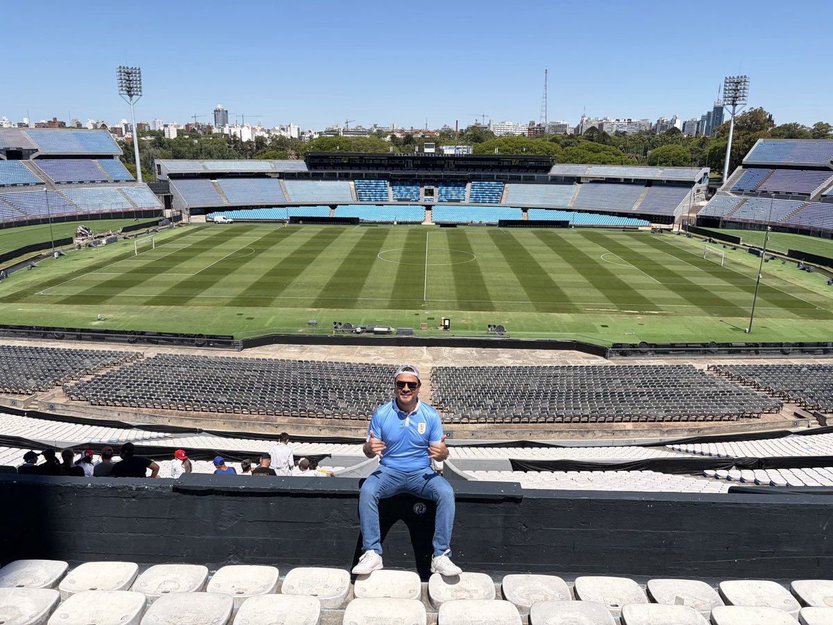 marcelmoralesg's tweet photo. @EduardoMosegui buenas tardes don Eduardo, soy un mexicano que tuvo el placer de conocerlo el mes pasado en el estadio centenario y usted me regaló su tarjeta, estaré en Miami para el partido vs Cabo verde, espero verlo por allá! https://t.co/MW7GH6RoFe