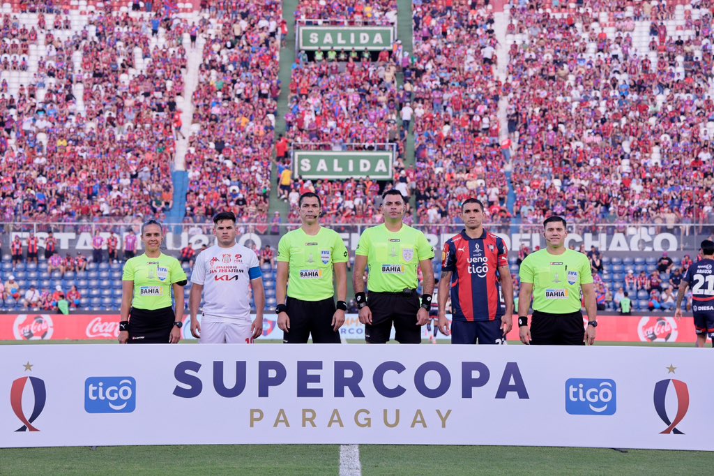 ¡Comenzó la fiesta! 

Ya se juega la #FinalDeCampeones 🏆 entre <a href="/clubgeneral_jlm/">Club General Caballero de JLM</a> y <a href="/CCP1912oficial/">Club Cerro Porteño</a>.

¡Hoy habrá campeón de la #SupercopaAPF 🏆!