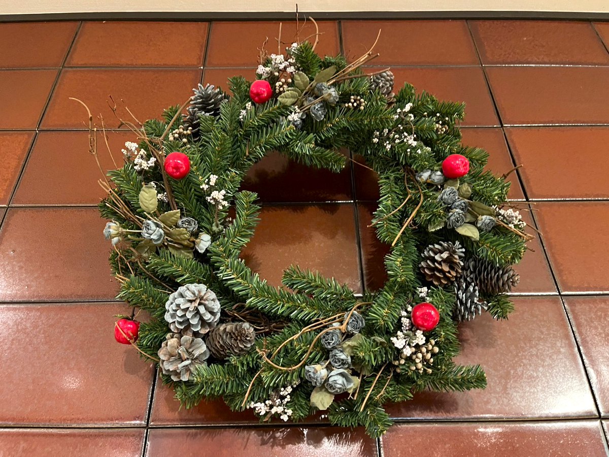 12月7日は、日本で初めてクリスマスツリーが飾られた日が由来の「クリスマスツリーの日」なのだそうです。
ホテルでもツリーを設置して、少しずつクリスマス気分が高まってきました。
＃陸前高田　＃岩手　＃クリスマスツリーの日