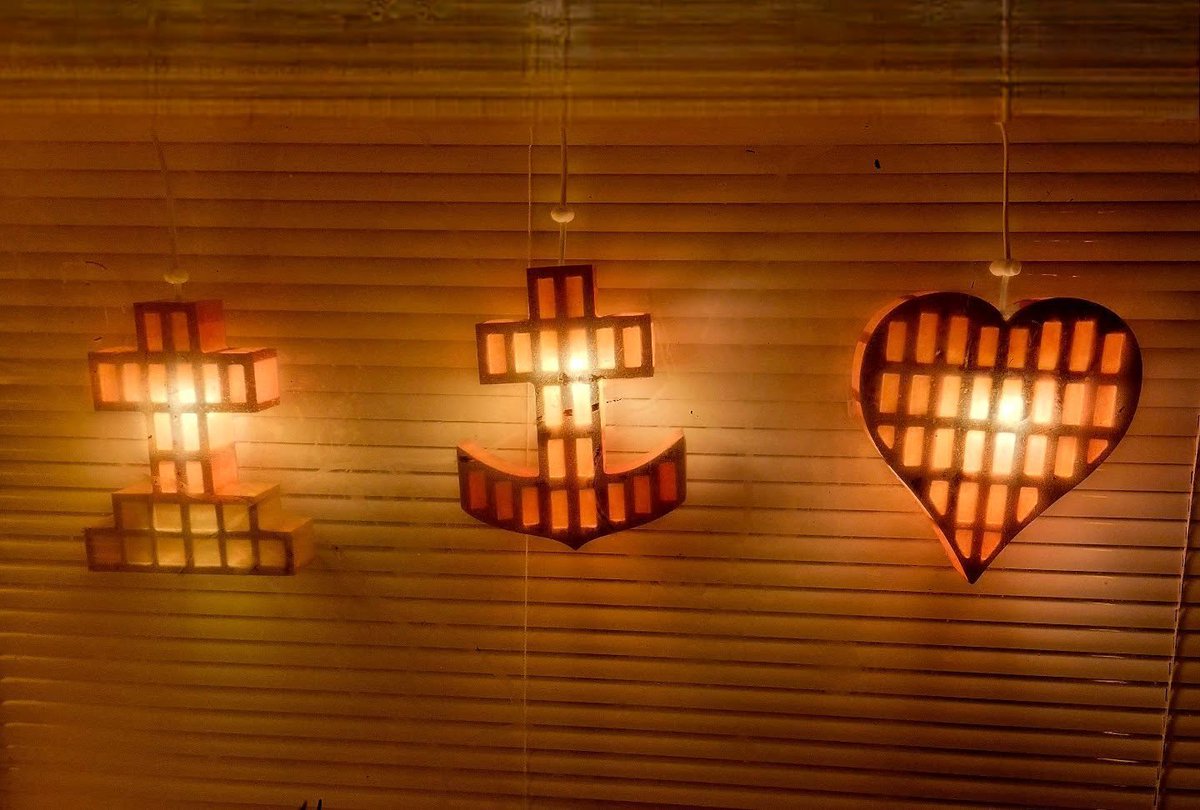 Vårt land, vårt land, vårt fosterland,
ljud högt, o dyra ord!
Ej lyfts en höjd mot himlens rand,
ej sänks en dal, ej sköljs en strand
mer älskad än vår bygd i nord,
än vårt förlovade land!
#Jakobstad #Finland