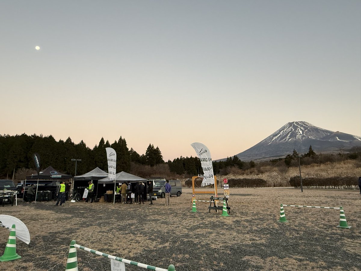 富士グラベルエクストラ、受付開始しています。
富士山がとても綺麗に見えています。