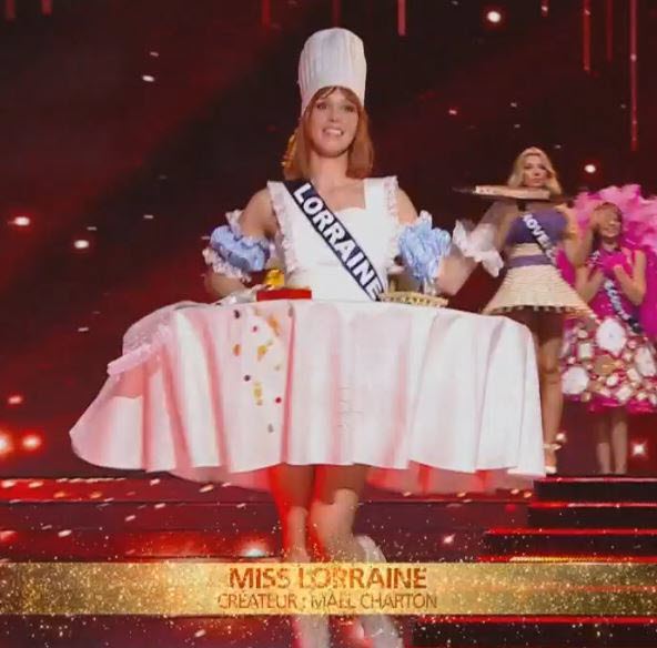 papiconic_'s tweet photo. À l'année prochaine pour le costume de saladier #MissFrance2026 https://t.co/m15sYu076j
