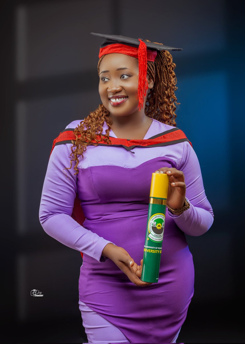 Symplybethie's tweet photo. A chapter closed.
A dream fulfilled.
A girl from Nigeria with big dreams - now a graduate. 🎓
Reintroducing myself.... 

Ezechukwu Chimere Bethel (GMNSE, GMCOREN)
B. Eng Electrical and Electronic Engineering 
First Class Honours (4.72/5.00). #Graduation #WomenInEngineering #FUTO https://t.co/9aowAYtsYR