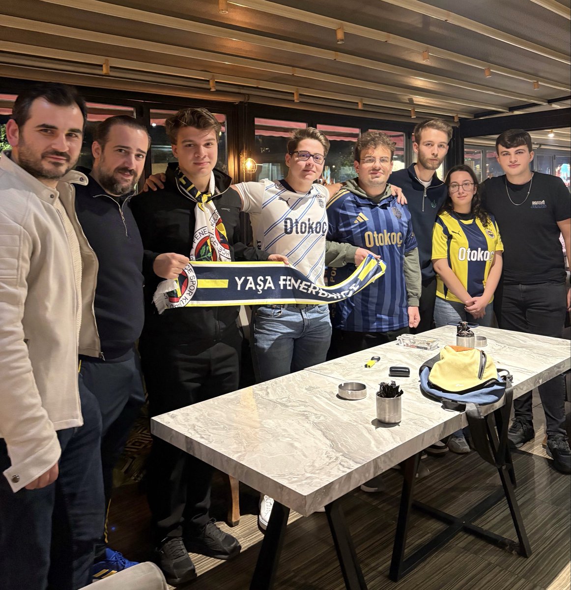 falpyuce's tweet image. İstanbul Ticaret Üniversitesi’ndeki Fenerbahçeliler olarak, bu akşamki müsabakayı UNİFEB Mezunlar Derneği üyelerinden @NSinannYuksel ve @oguzbeyaz ile seyrettik.