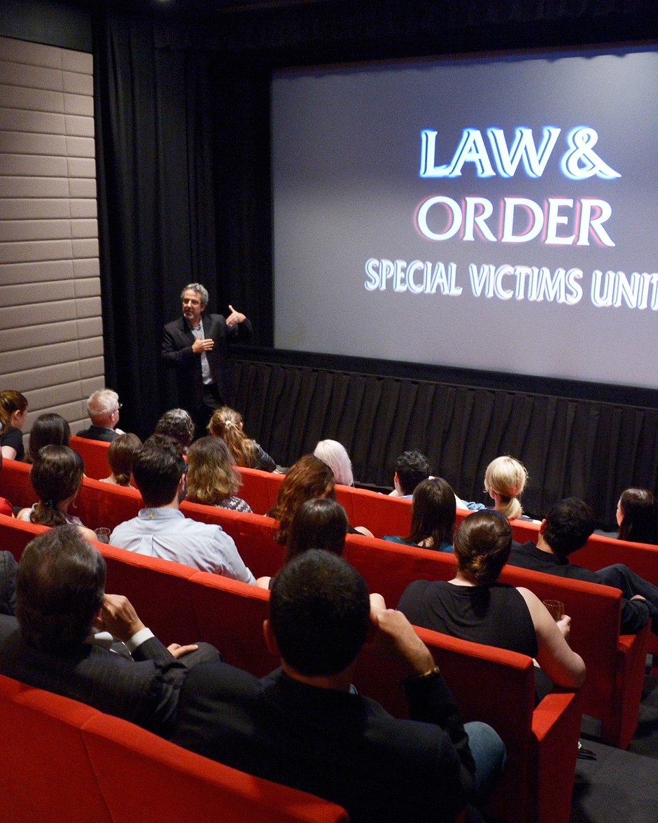 iontv's tweet image. Inviting my friends to watch holiday movies, but its really a PPT presentation on how much I love SVU