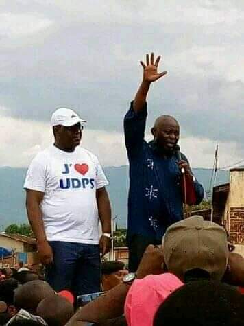 2018, Professeur <a href="/VitalKamerhe1/">Vital Kamerhe</a> et <a href="/fatshi13/">Félix A. Tshisekedi</a> à Luvungi. 
Devoir de Mémoire. 🙏🏻🙏🏻🙏🏻🙏🏻😭😭😭