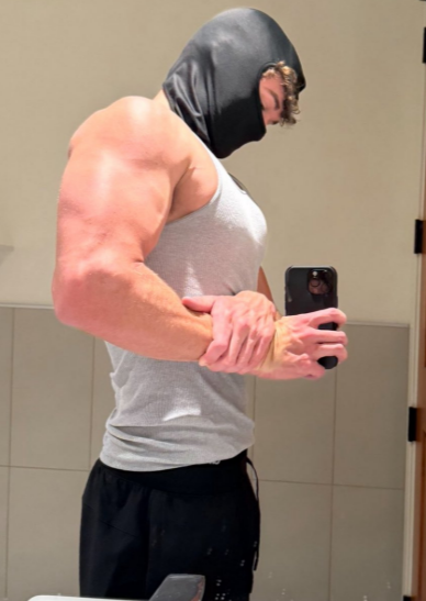 AmericanAlphas1's tweet photo. Special Saturday shout out to my favorite alpha biceps 1/2):
- @dallas_master1 
- @themoneychad 
- @AlphaMassaMikey 
- @Jackedcashdaddy https://t.co/cy34WXHQGq