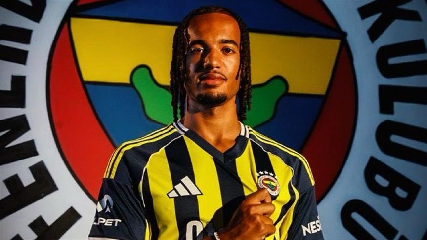 Bu iki topçunu Fenerbahçe ye maliyeti 30 milyon dolar.؟? Bu iki topçu için irfan can Kahveci yediler.hoca ve devin özek.maçta Heç bir topçu isyan ediyormu yok.irfan can Kahveci kütü futbol isyan etti kadro dışı bırakıldı.