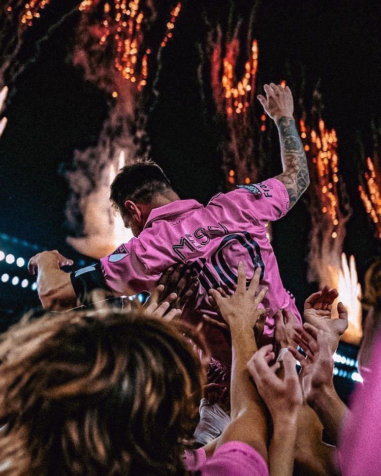 48 TÍTULOS. HISTORIA.