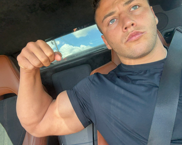 AmericanAlphas1's tweet photo. Special Saturday shout out to my favorite alpha biceps 1/2):
- @dallas_master1 
- @themoneychad 
- @AlphaMassaMikey 
- @Jackedcashdaddy https://t.co/cy34WXHQGq