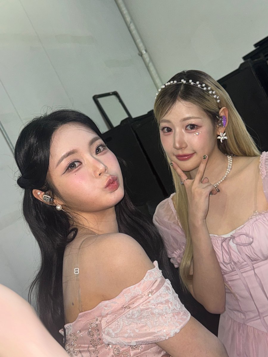 5050_TWENY_JPN's tweet photo. 1205 22:10🐰YEWON Weverse
트웨니~~ 우리 드뎌 첫 팬미팅 했다 🥹🩷
와줘서 너무 고맙구 사랑해요✨🤍 집 조심히 들어가기 ~~~!🙌🏻
TWENY~~ We finally had our first fan meeting 🥹🩷
Thank you soooooo much for coming, I love you guys ✨🤍
Go home safely~~~! 🙌🏻
TWENY~~ やっと私たち初めてのファンミーティングできたね 🥹🩷
来てくれて本当にありがとう、大好きだよ✨🤍
家まで気をつけて帰ってね~~~!🙌🏻
#FIFTYFIFTY #피프티피프티 #YEWON
#Welcome_to_Tweny_Party