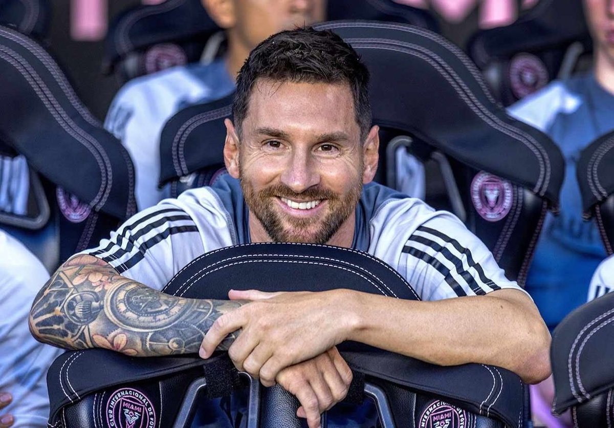 LIONEL MESSI HAS 48TH TROPHY I! 🏆
GOAT FOR A REASON 🩷