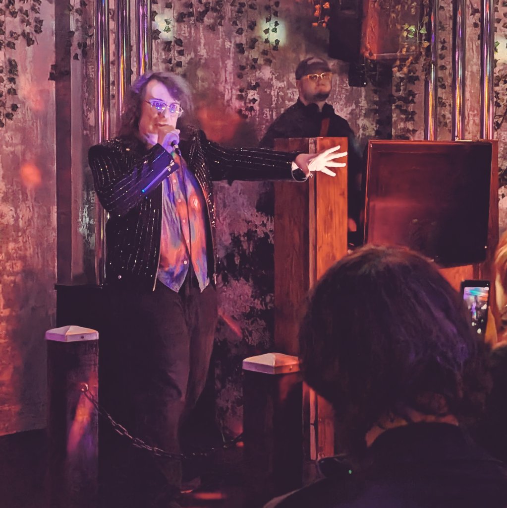shwabadi's tweet photo. Omg it's the incomparable @TheStupendium on stage rn!!! https://t.co/PnaW1ABMqW