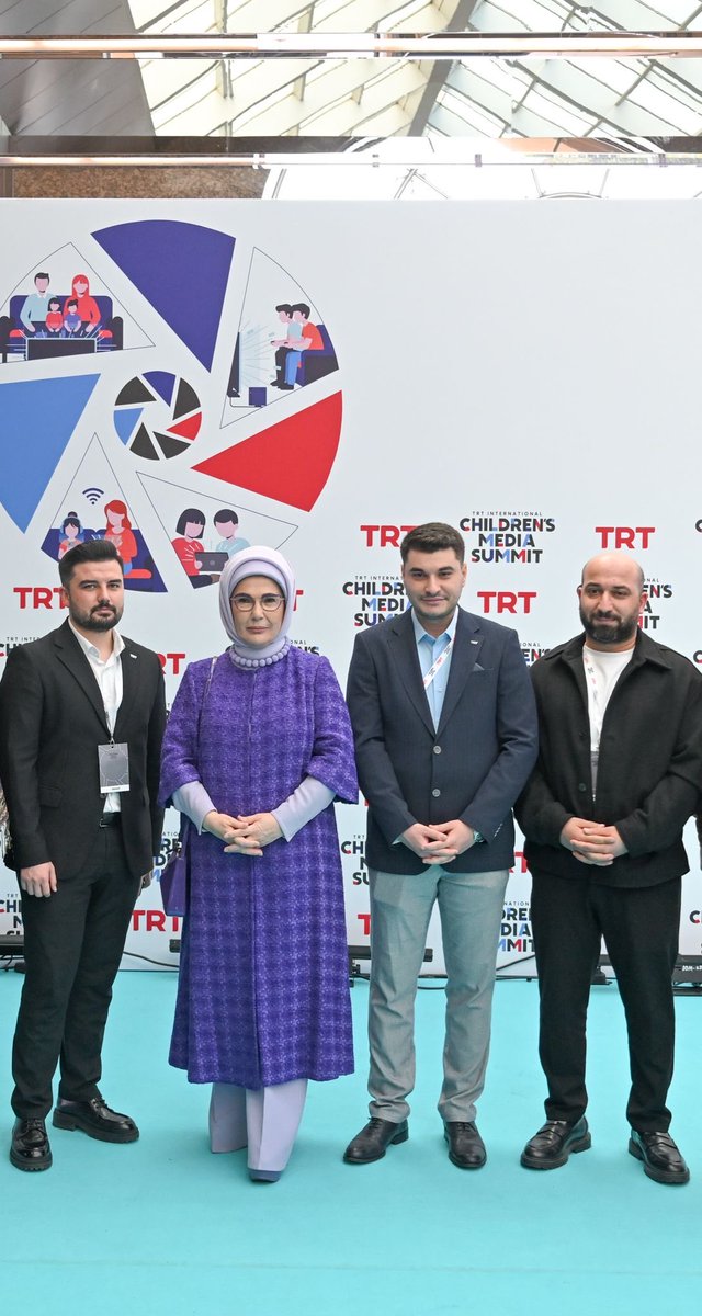 Sayın <a href="/EmineErdogan/">Emine Erdoğan</a> Hanımefendi’nin de teşrifleriyle gerçekleşen TRT Uluslararası Çocuk Medyası Zirvesi’ndeydik.

Bugün; çocuklarımızın güvenli, eğitici ve nitelikli içeriklere erişimini güçlendirmek adına -TRT Dinle uygulamamızla- önemli bir buluşmanın parçası olduk. 🎧