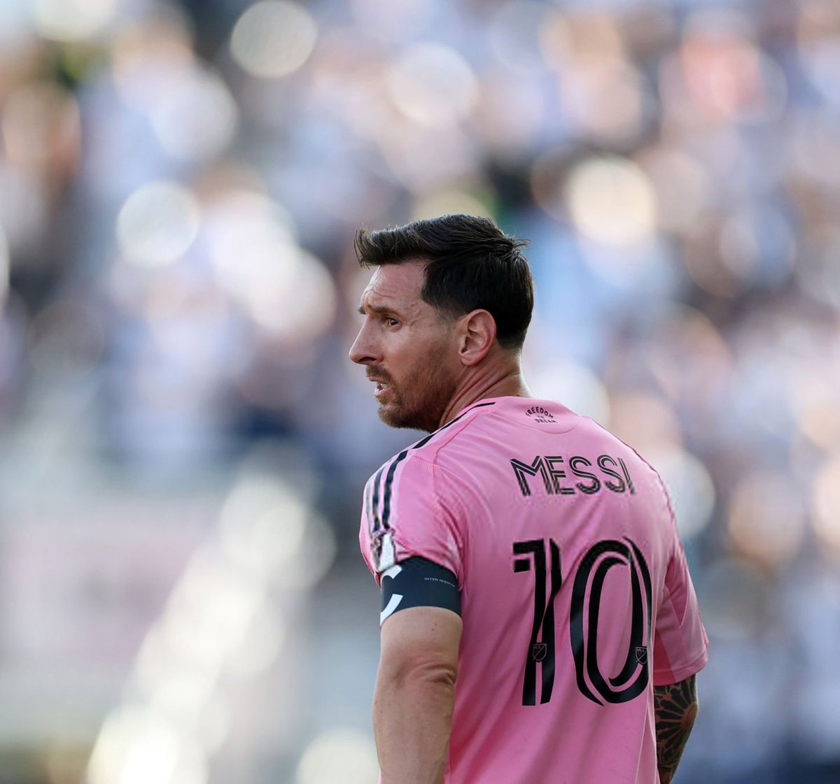 🚨 — الأسطورة ليونيل ميسي مع انتر ميامي :

88 مباراة 
120 مساهمة 🤯
77 هدف 
43 أسيست 

أكثر من ساهم في تاريخ النادي 
أكثر من سجل في تاريخ النادي 

🏆 حقق كأس الدوريات
🏆 حقق درع المشجعين