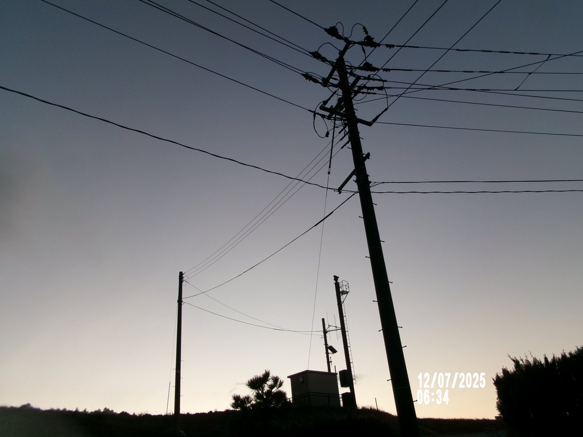 12/07日（日）。今朝方、この辺りの空もよう〜🌥️➰🧐。