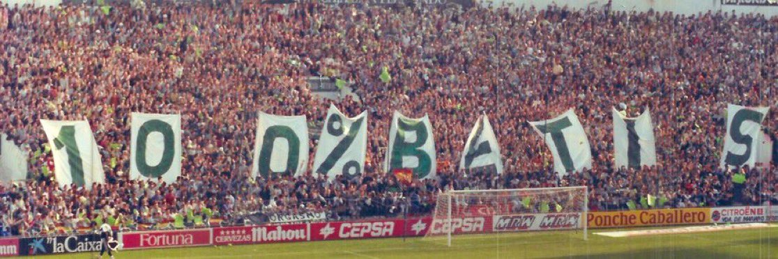 Cada vez que pongo un tuit criticando al Madrid, recibo comentarios de madridistas llamándome culé. 

Cada vez que pongo un tuit criticando al Barça, recibo comentarios de culés llamándome madridista.

Están totalmente convencidos de que todo gira en torno a ellos cuando la