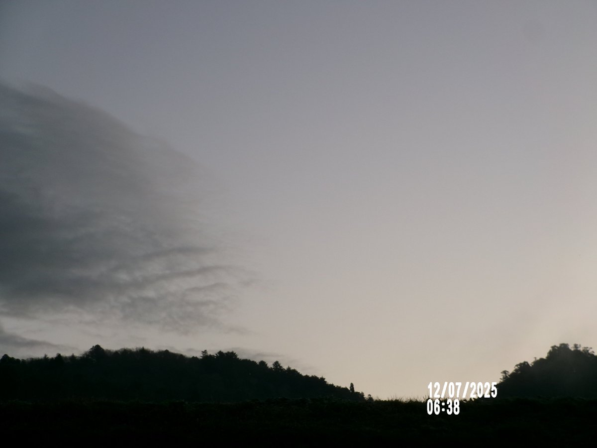 12/07日（日）。今朝方、この辺りの空もよう〜🌥️➰🧐。2