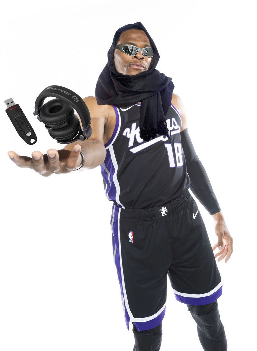 imalectric's tweet image. pov: me at art basel when the dj magically can’t dj and needs someone from the crowd to fill in