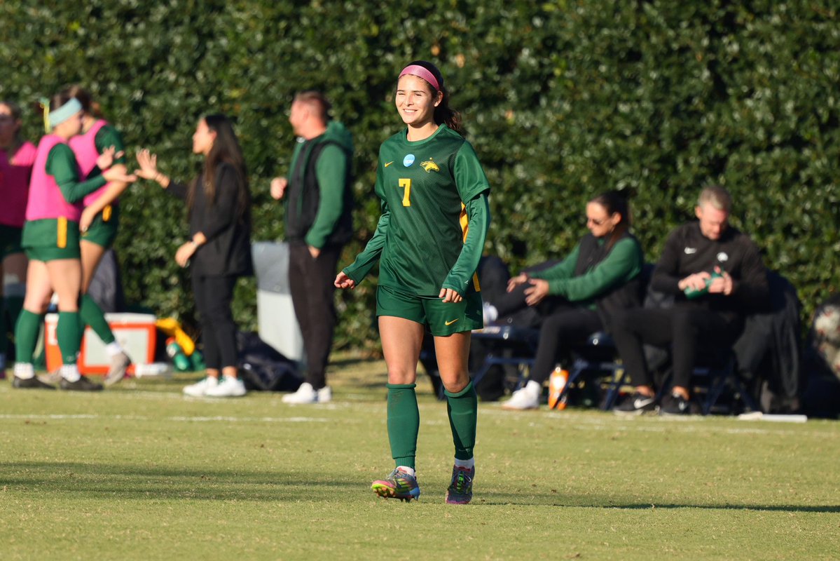 cppbroncos's tweet image. MARISA SALAZAR‼️

Marisa Salazar puts the Broncos on the board in the first half! The Broncos lead 1-0 against Dallas Baptist in the NCAA Quarterfinal.

#WeAreCPP