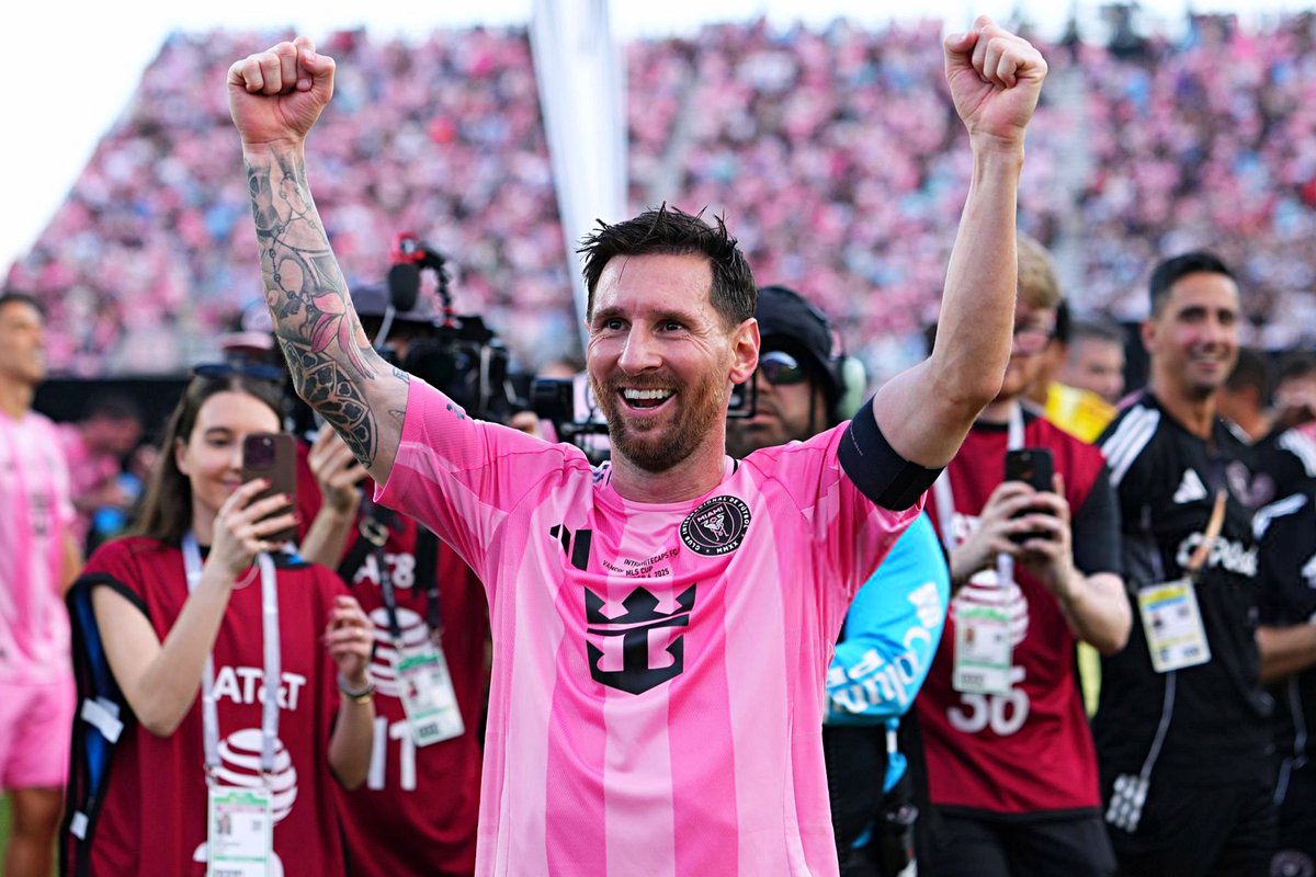 ⚽⚽ v Nashville
⚽ v Nashville
⚽⚽🅰️ v Nashville
⚽🅰️🅰️🅰️ v Cincinnati
🅰️ v NYCFC
🅰️🅰️ v Vancouver 

Messi destruiu nos playoffs da MLS.