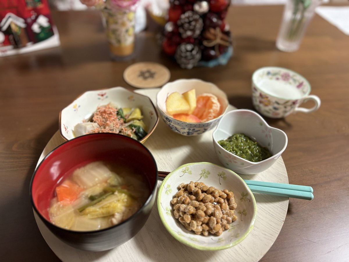 朝晩は
寒いですね

身体に気をつけて
健康的な食事を🍽️

加湿器　
　　新しいのに変えました✨

通りの素敵な一軒家
　　　イルミネーション🎄💐