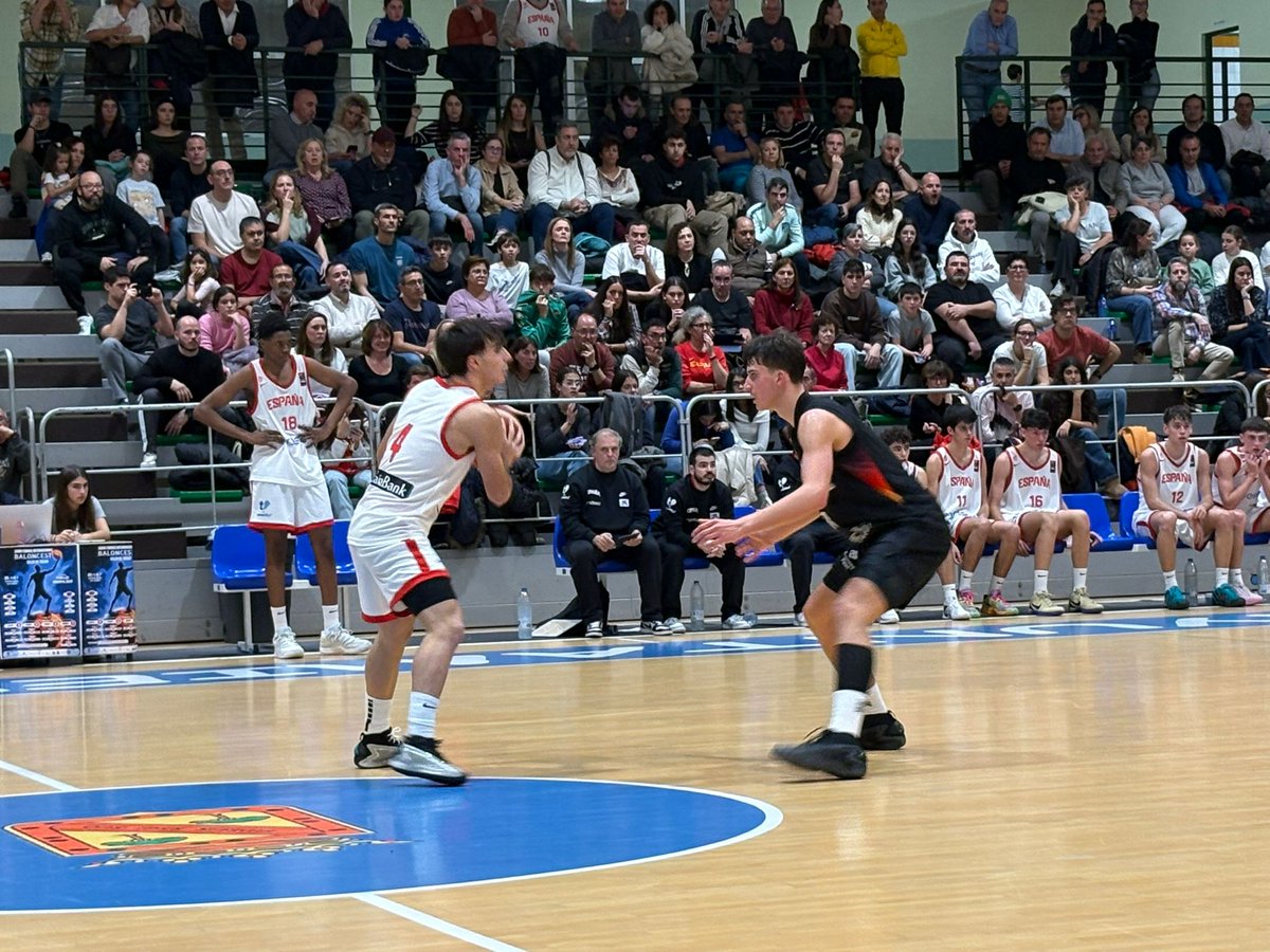 BaloncestoESP's tweet photo. Segunda VICTORIA de la #U16M 🇪🇸, que jugará la final ante Italia en Íscar 🤩

🏆 Torneo de Íscar
🇪🇸🆚🇩🇪 (89-73)
📈 https://t.co/gkMQ87scXk
MVP:  Sergio Palau

#SomosEquipo https://t.co/PEBU9Xekdc