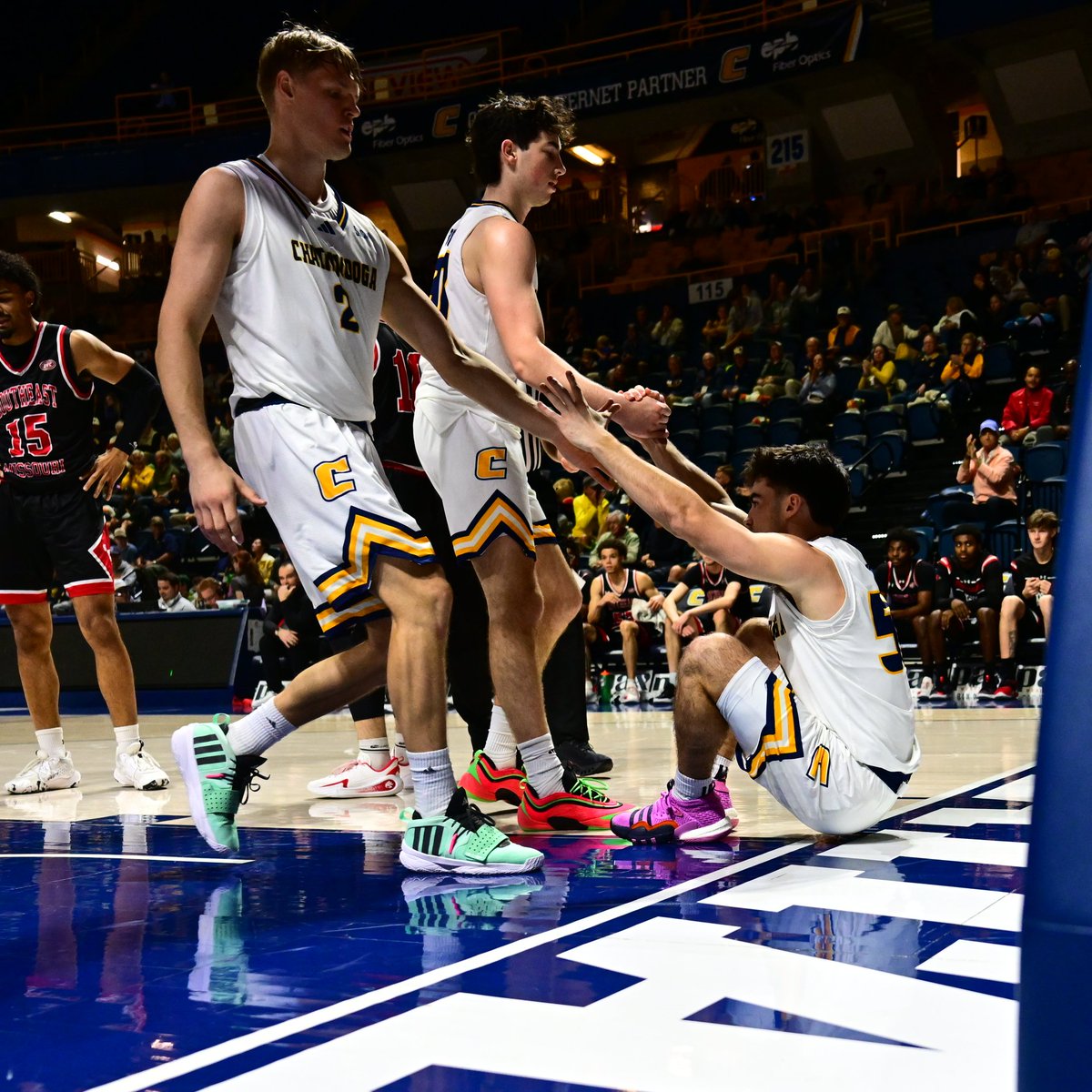 GoMocsMBB's tweet image. PARKER... PLUS THE FOUL 😤