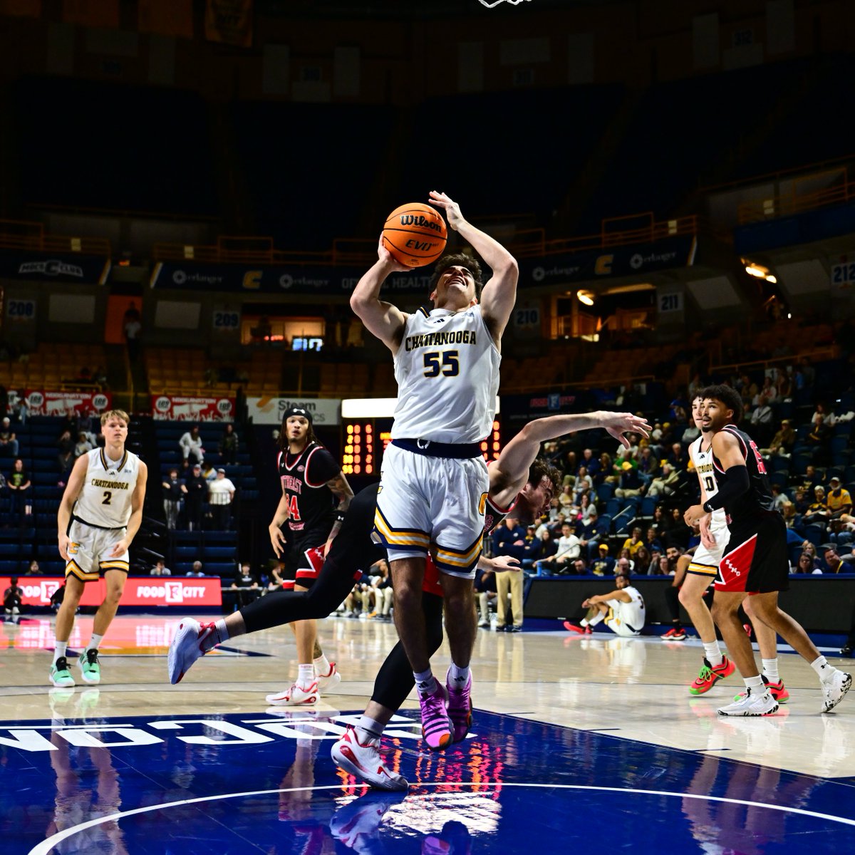 GoMocsMBB's tweet image. PARKER... PLUS THE FOUL 😤