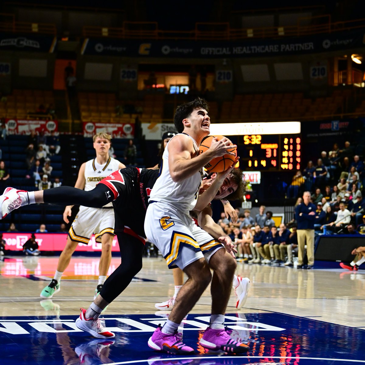 GoMocsMBB's tweet image. PARKER... PLUS THE FOUL 😤