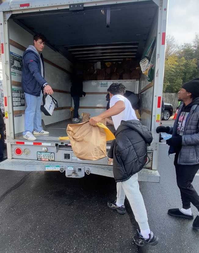 GUCoachT's tweet image. What an amazing day for @GtownBaseball  to be able to help so many families around the DMV.
Thanks to @GGCFD30 for putting on an amazing food drive and to support so many people. Thanks to  @armandspizza for taking care of feeding everyone food was amazing!
#BiggerThanBaseball