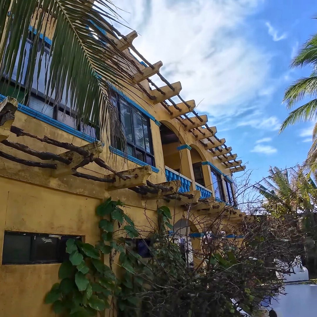 ThatPhilippines's tweet image. Got invited to a Thanksgiving dinner at a Colonial Spanish Home on the beach in Roxas City! 🇵🇭

This 700 sqm beachfront property is up for sale! Checkout the full video on my channel: That Philippines Life

#RoxasCity #ExpatLife #ThatPhilippinesLife