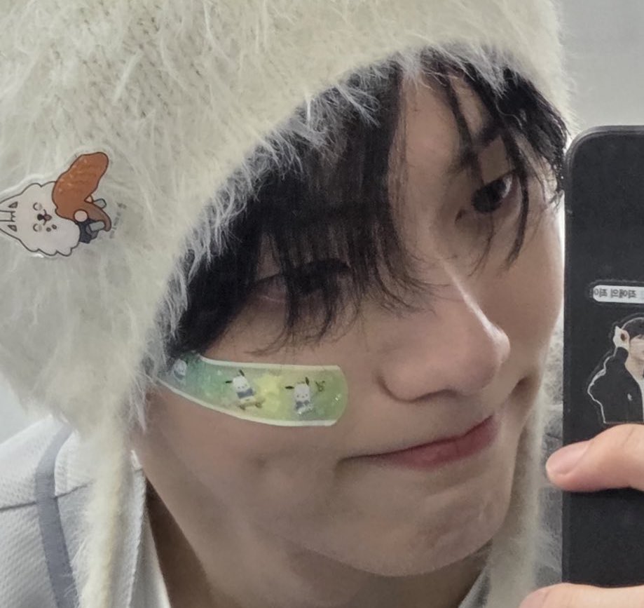 both wearing pochacco bandaids 🍵🩵