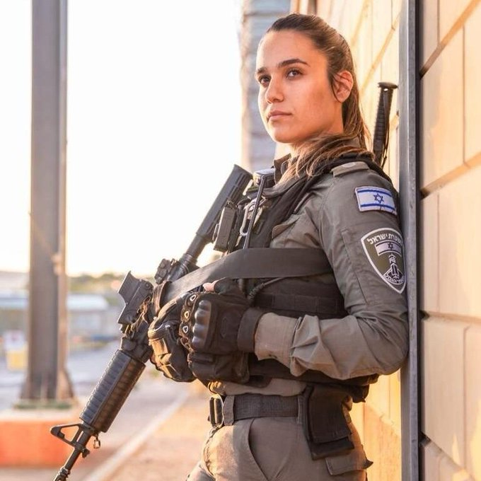 This is Amit Gur, a true heroine.

Amit fought on October 7th with only a pistol, eliminating several terrorists completely by herself.

She thought she was going to die, and thought to herself that the kiss she gave her daughter before she left home was the last.

She survived.