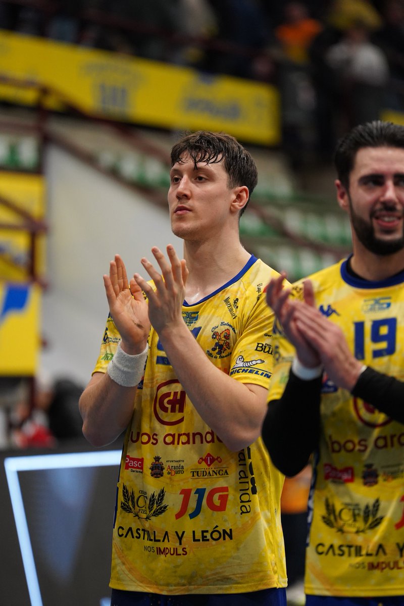 El Villa de Aranda jamás se rinde. 

Hasta el final, hasta lo más profundo del corazón 💛⚔️

#VDABID
#SomosASOBAL
#AVivirMilAñosSinConocerte