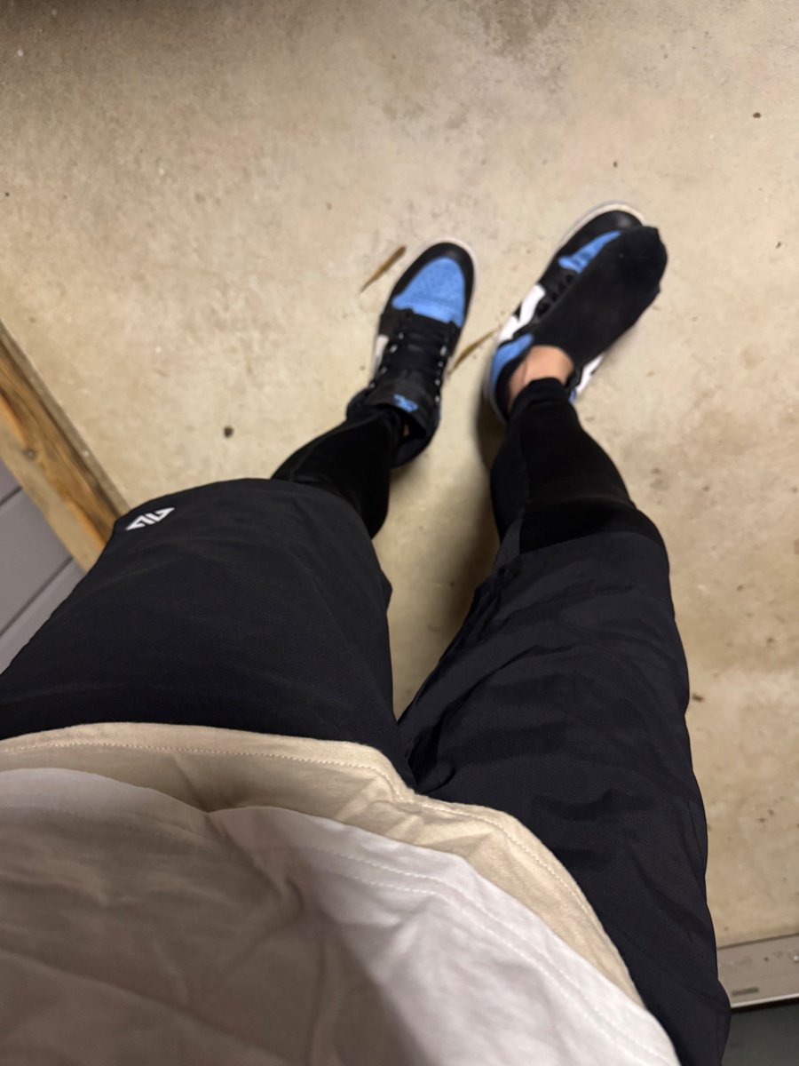 sneaker like tweet media