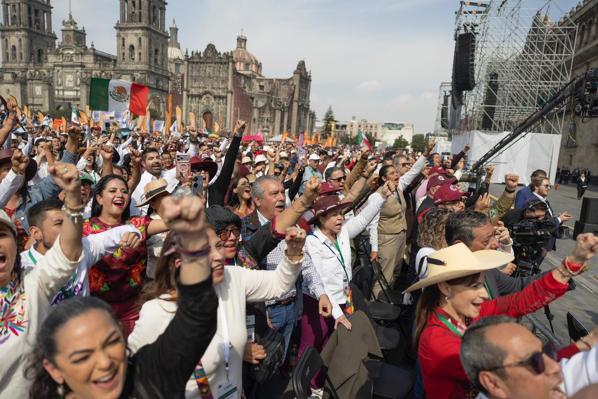El pueblo de México hoy salió a las calles a celebrar 7 años de un camino distinto, trazado sobre el bienestar y la justicia. Es un orgullo formar parte de este gran movimiento, defender sus principios y valores, y dar todo nuestro apoyo a la Presidenta <a href="/Claudiashein/">Claudia Sheinbaum Pardo</a>, para