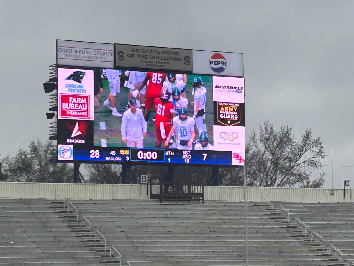 Hunt2028's tweet photo. Thankful to God to be on a team with players, coaches and parents committed to getting better everyday so we could 3-peat as State Champions (my second)! https://t.co/5x3DvFld7a