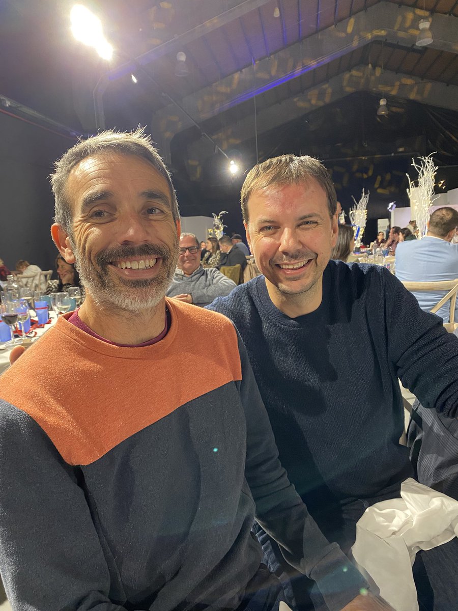 droig_b's tweet photo. Ahir l’Adrià i jo, en representació de la @JoveDeTarragona, vam gaudir del sopar final de temporada dels @XiquetsSerrallo. Ens vam trobar com a casa, en un ambient molt alegre i super ben acollits per una colla amiga a la qui desitjo molts èxits de tot cor. Moltes gràcies!! https://t.co/vjREHqnDPM