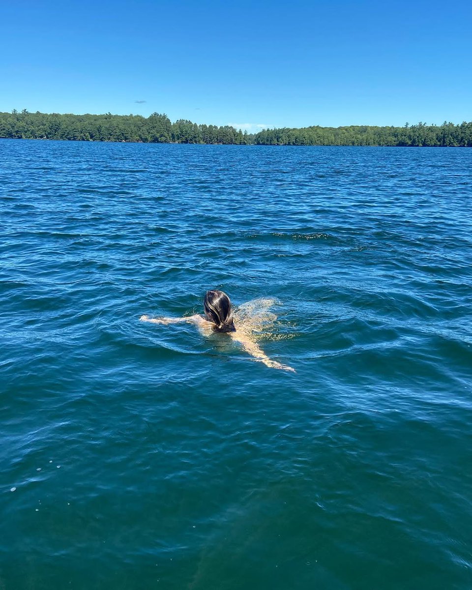 FreyaLysan12's tweet photo. Good friends loud laughs fast boats &amp; clear water perfect combo 🌊🚤💙 https://t.co/YizSYAHRkz