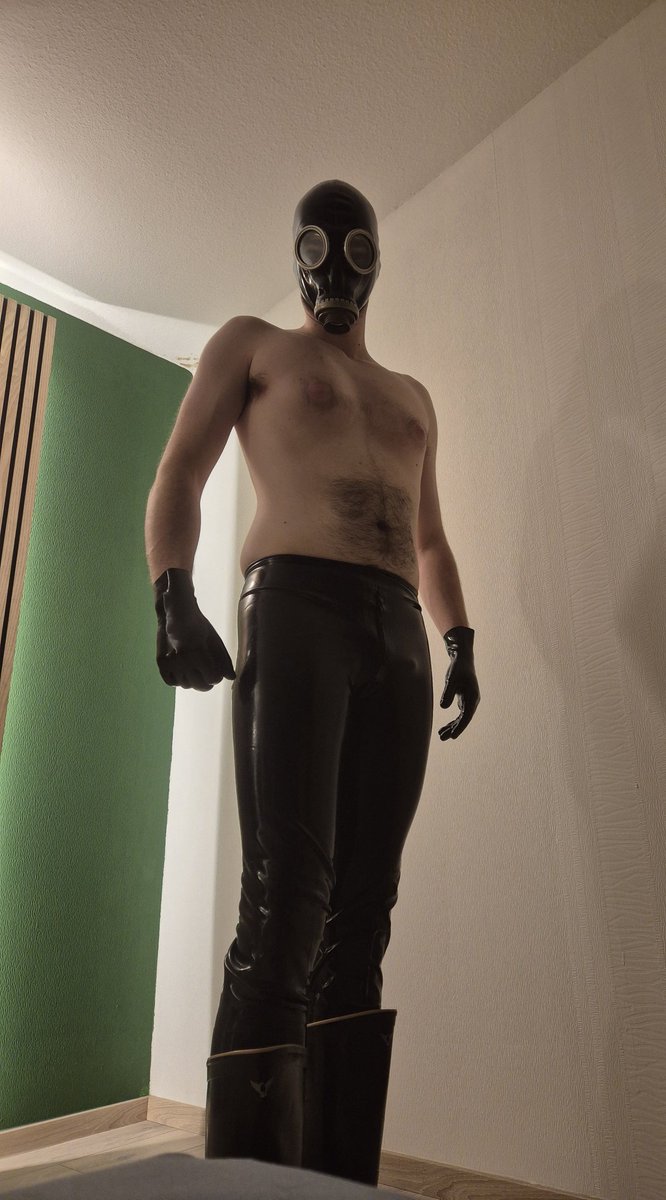 metalltx's tweet photo. I'm so horny right now! #latex#gay https://t.co/F0XJofum5v