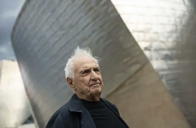 🕊 Frank Gehry est décédé, hier, à 96 ans.
Figure emblématique de l’architecture, l’Américano-canadien a notamment contribué à changer le destin de Bilbao en étant à l'origine du musée Guggenheim.
On lui doit aussi, à Paris, la Cinémathèque ou la Fondation Louis Vuitton.
#vámonos