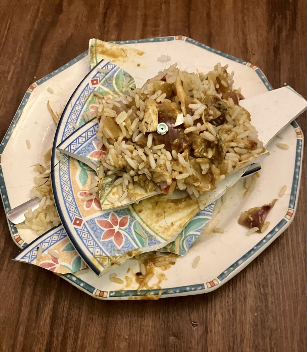 Me75AndBoo09's tweet image. #Ratemyplate 

I’m going to call this 
Home Made Floor Chicken Curry 
With a hint subtle of #Lego 👌🏼 
By me a vexed Natalie